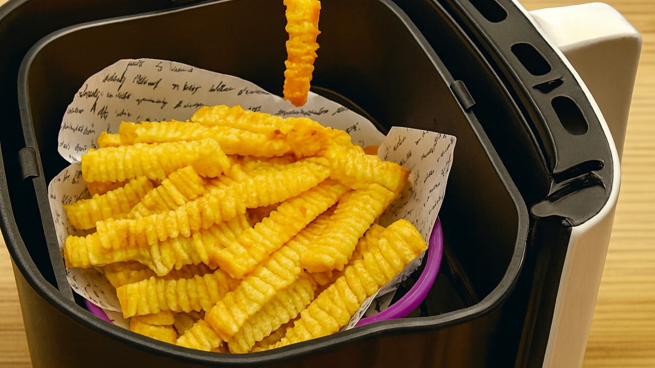Completely crispy, potatoes that are crunchy on the outside and soft on the inside. With air fryer!