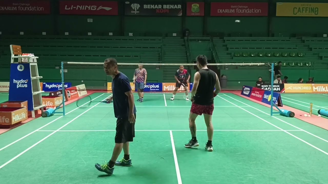 Lukas yanto tantang Robby Yohan. Rata Lapangan