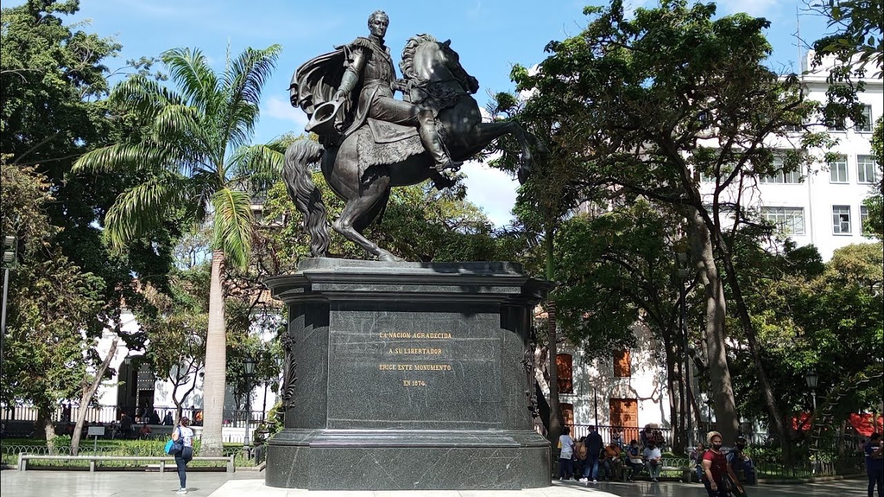 Plaza Bolivar de Caracas de Día ☀️☀️