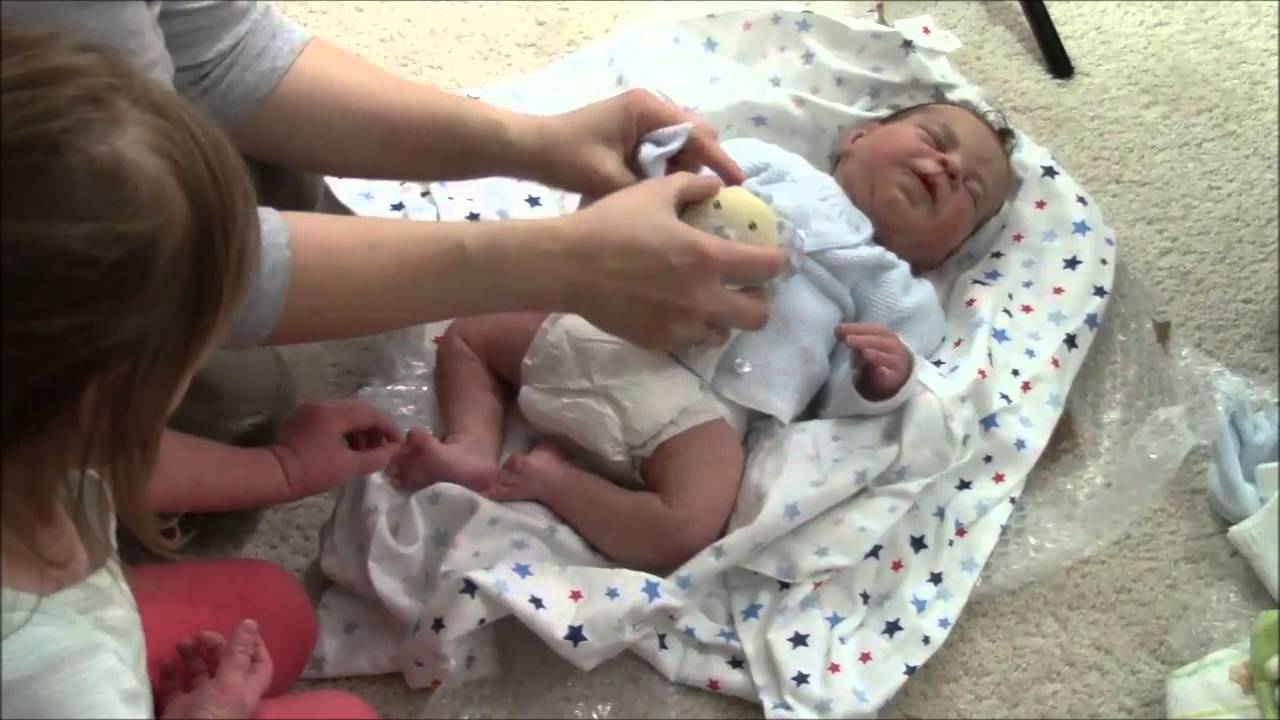 Box Opening of Baby Liam