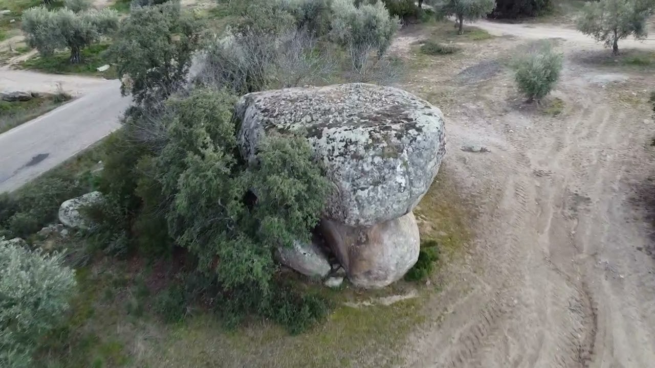 Dolmen de la Cobertera ( Toledo )-Archeology World Cp 49 (castellano)