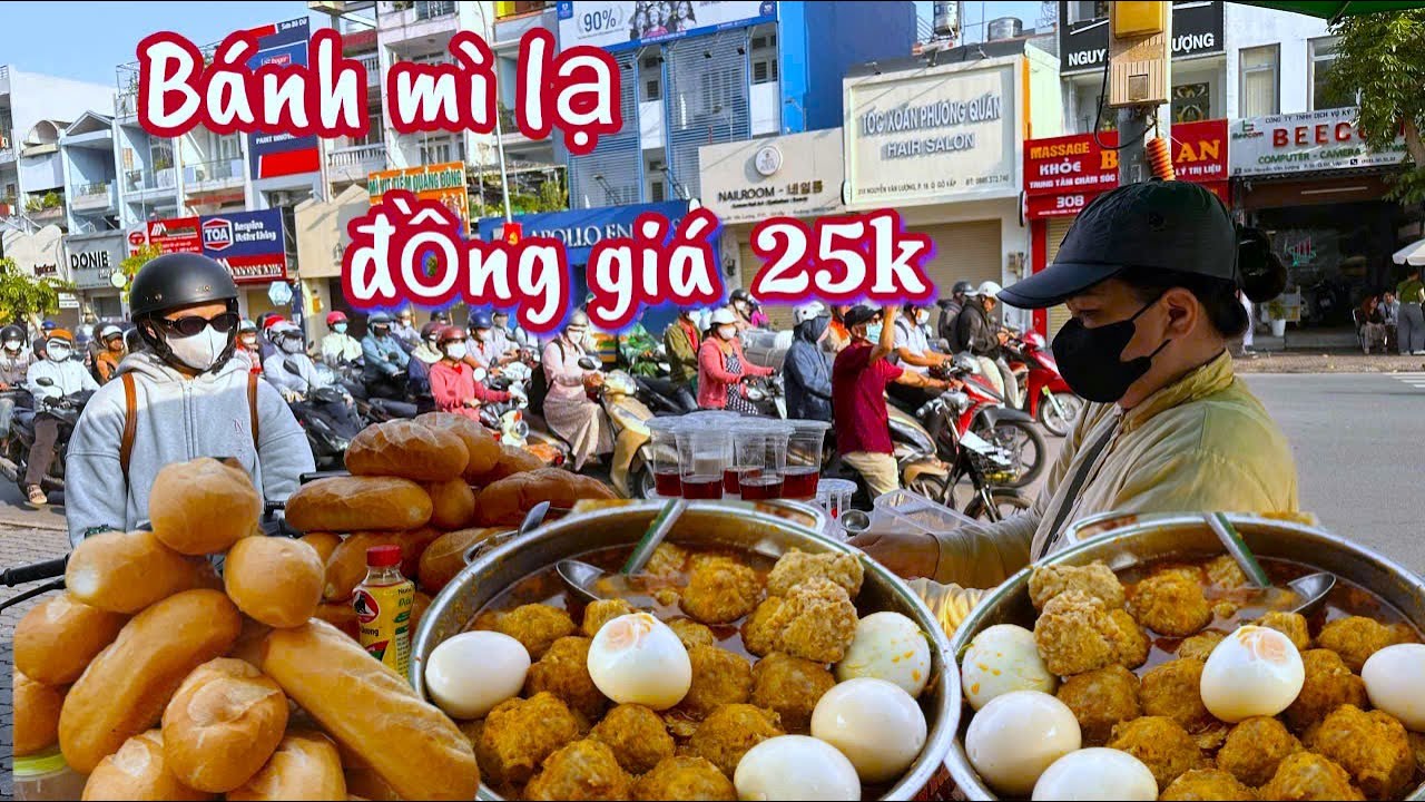 Lần đầu thấy Sài Gòn có xe bánh mì bán ly, kết hợp thịt khìa, xíu mại, trứng lòng đào I meanmechoi