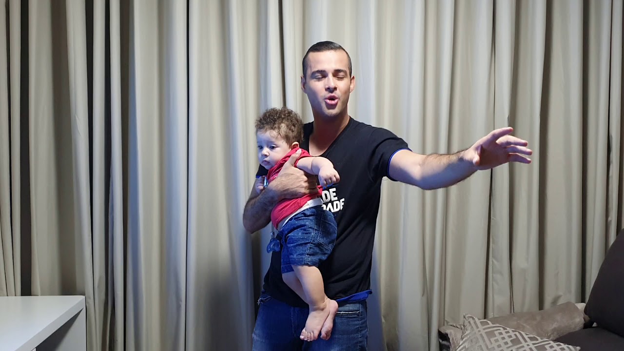 Eu e o miguelzim temos algo de Deus pra cantar pra você, escute.