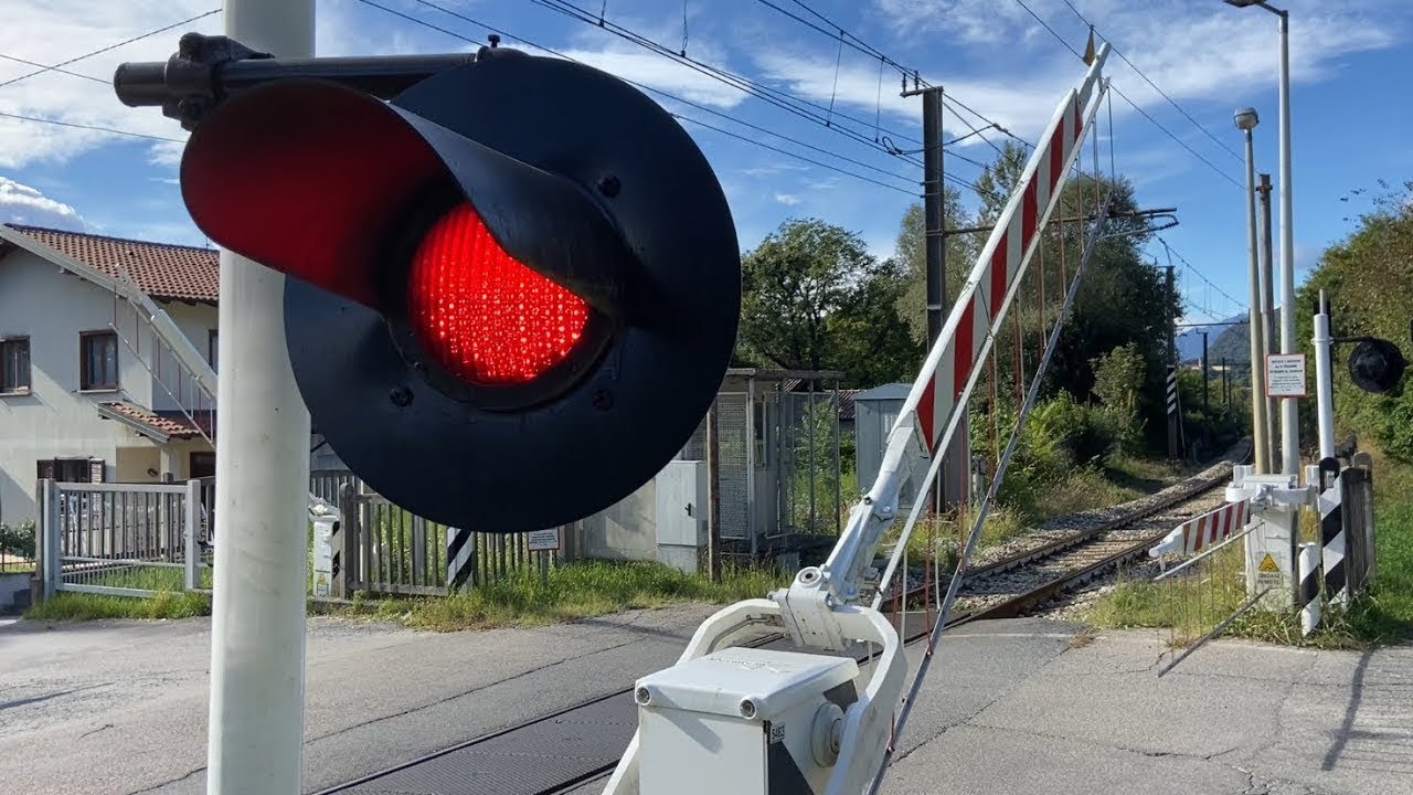 QUESTO NON È IL SOLITO TRENO… NON si vede QUASI MAI!! si abbassa il PL eee… (GEMONIO)