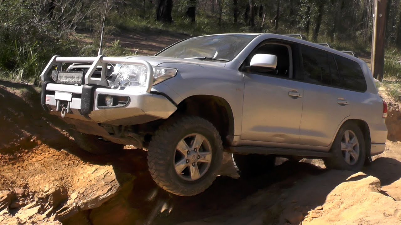 Landcruiser 105 vs 200 Sahara at Newnes / Zig Zag