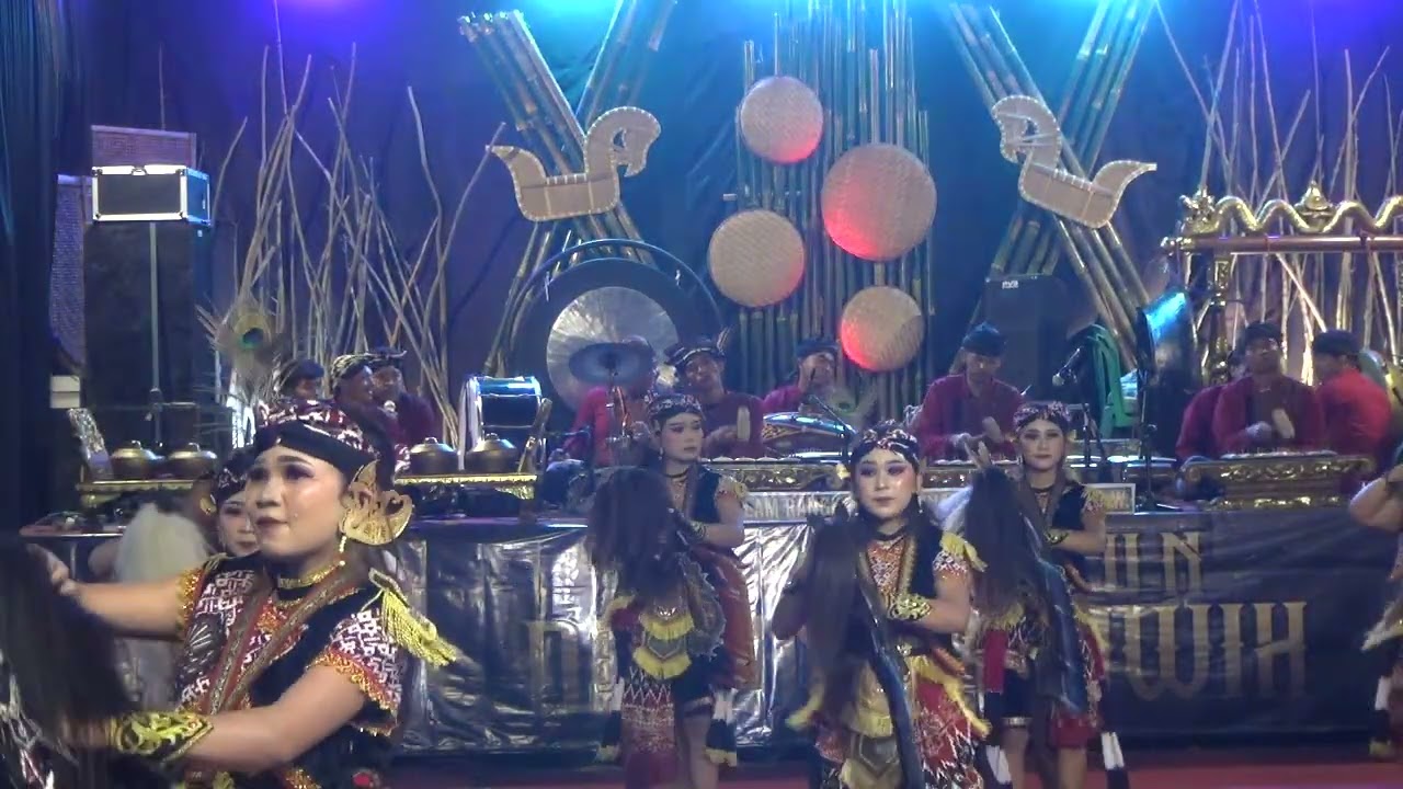 MALUWIH : Kuda Lumping Putri Canti Hebohkan Merti Dusun Maluwih Kandangan