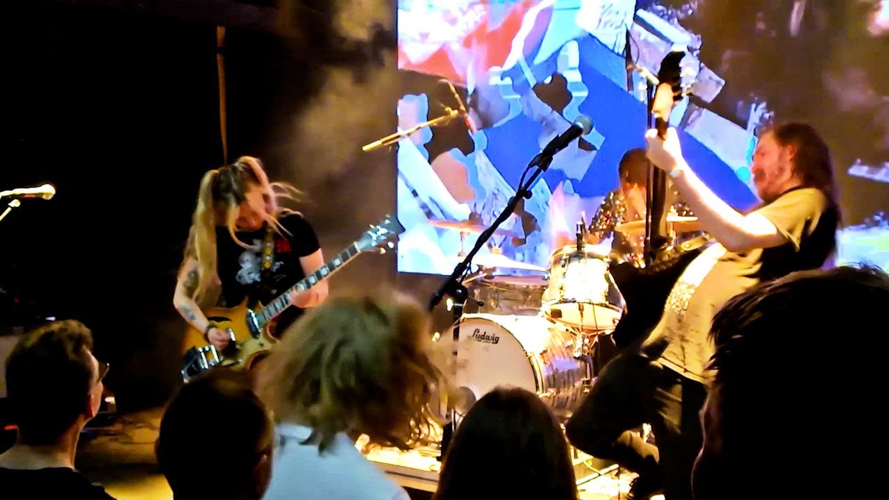 Lala Salama - Tunteista puhuminen on vaikeaa - Live at On the Rocks, Helsinki, April 4, 2025