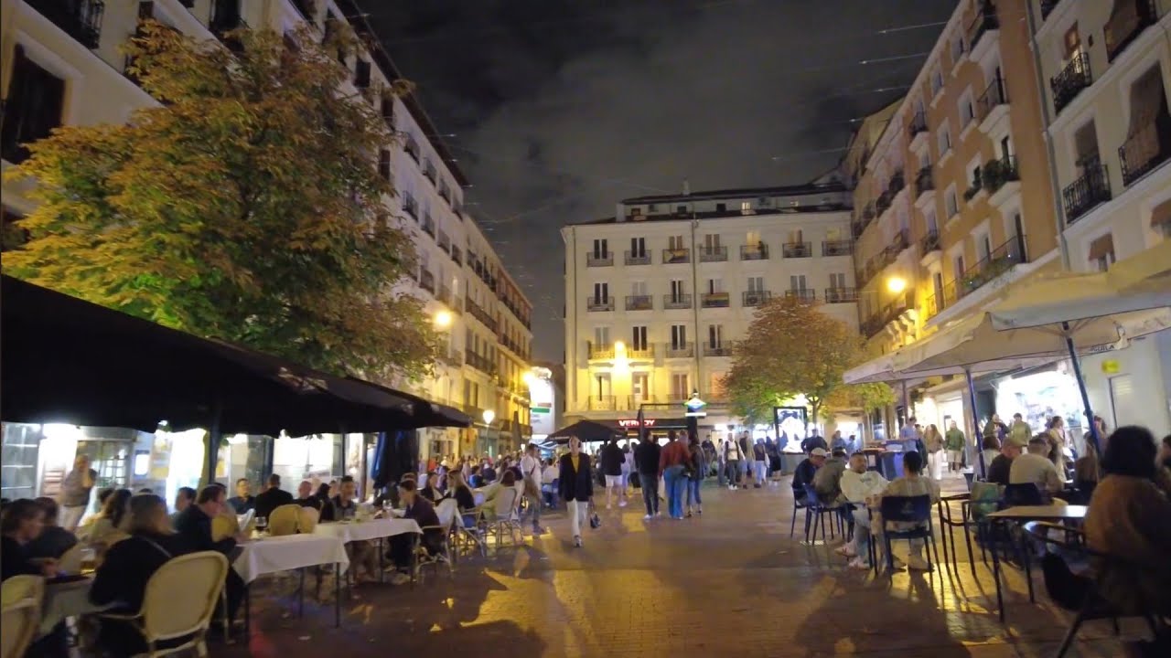 Chueca, sábado noche. Madrid. Comentado.