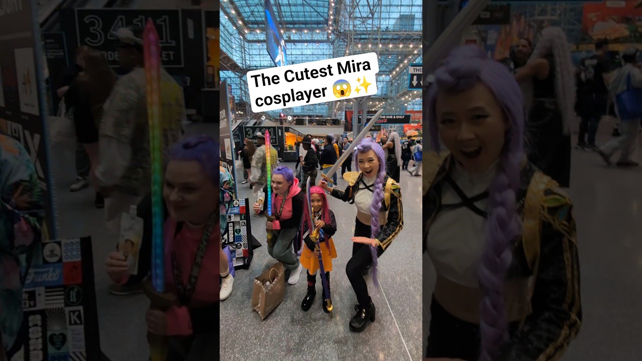 When the cutest Mira cosplayer found me at New York Comic Con 😱 #kpopdemonhunters #huntrix #cosplay