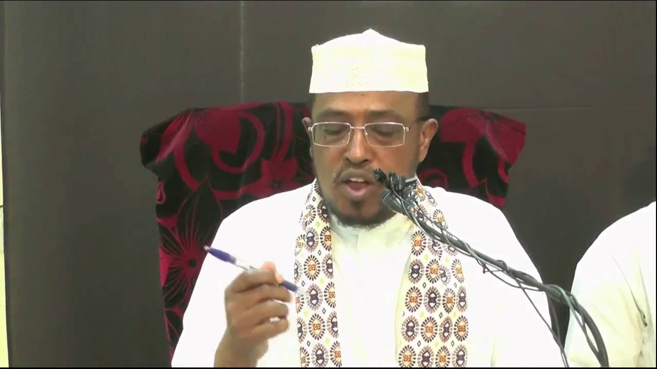 aadaankii oo dhacaya ma sii wadikaraa suxuurta? Sheekh Dirir