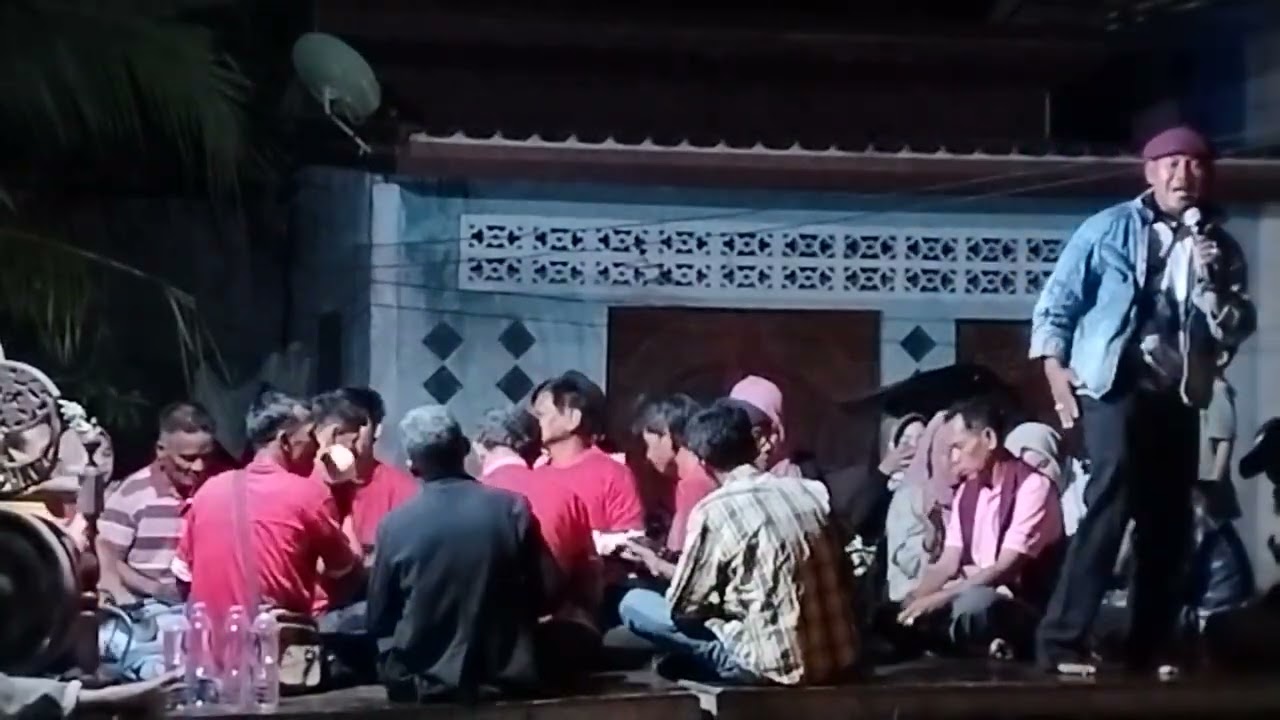 วี ปูตรี ร้องเพลงดีเกฮูลูคณะอาเนาะมนารอ