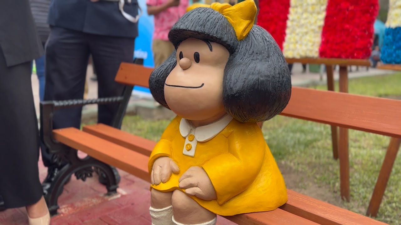 Mafalda causa furor apenas inaugurada su estatua
