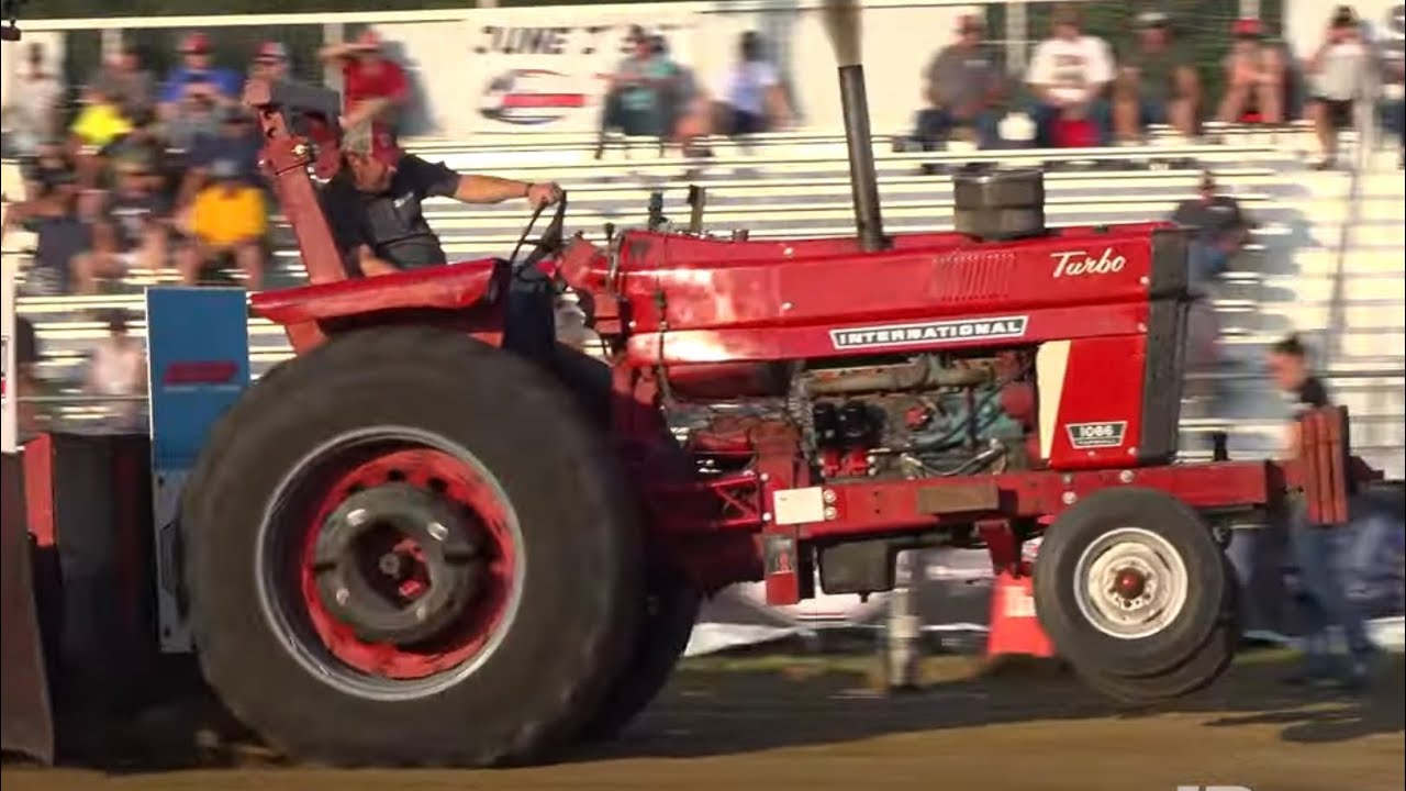 Tractor Pulling 2023: Hot Farm Tractors & 12.5 MPH Farm Stocks pulling in Nashville, IL - Friday
