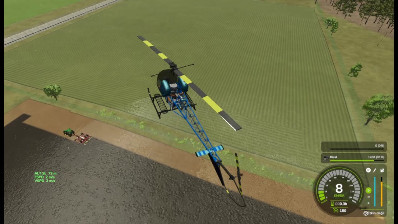 Helikopter ile tarladaki işleri izleyen çiftçi