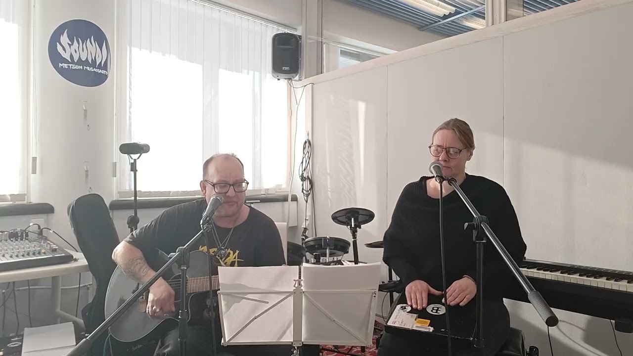 Kari&Anni - Mä Elän Vieläkin (Pate Mustajärvi Cover)