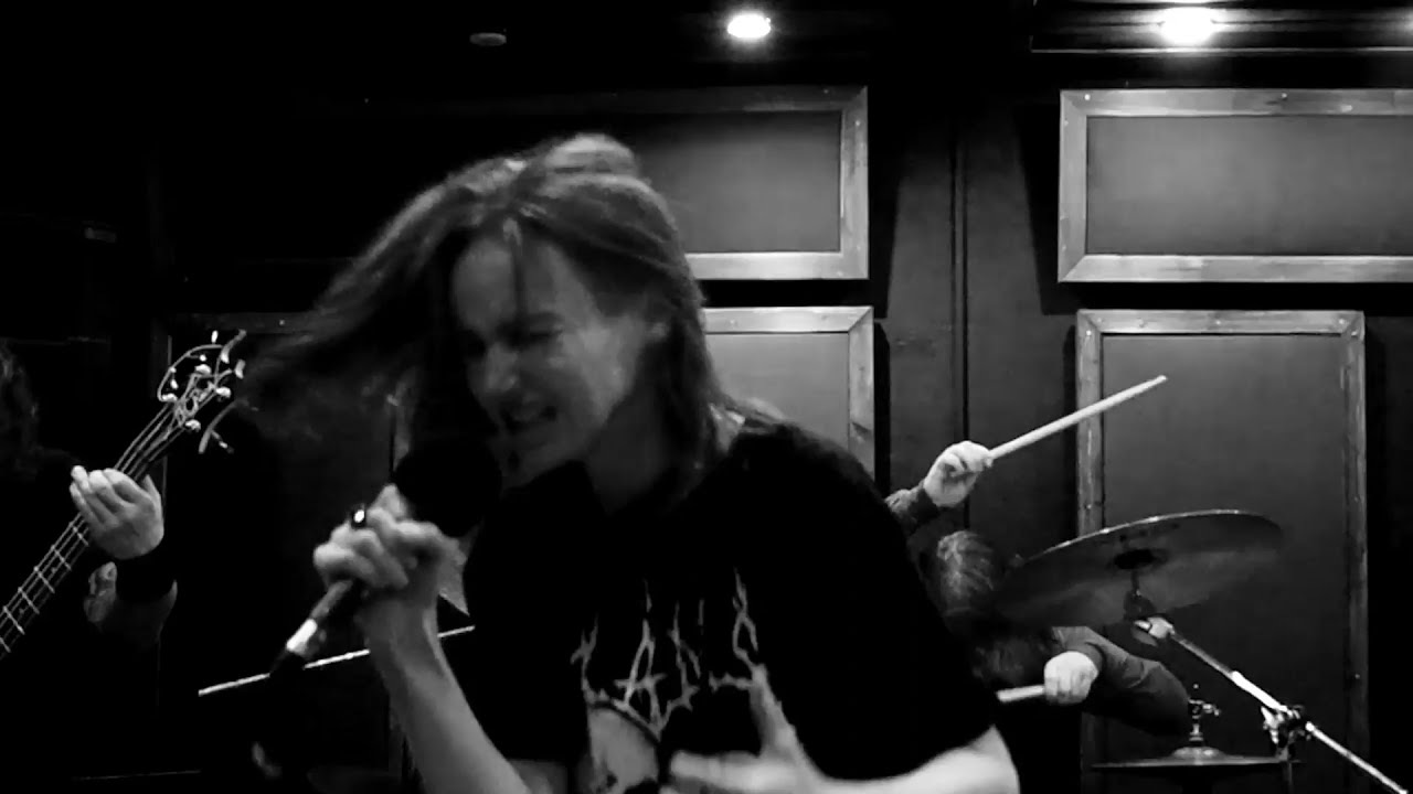MORTAL DISMAY - Persecutor (OFFICIAL MUSIC VIDEO)
