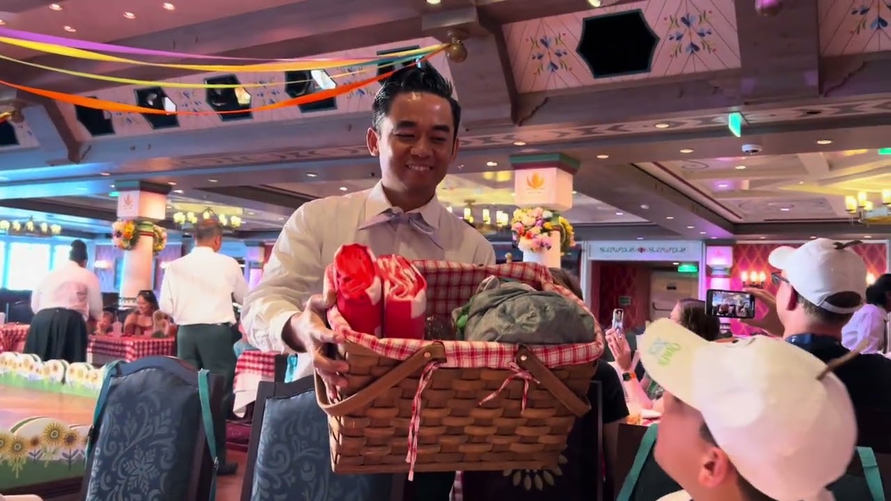 Olaf’s Royal Picnic - Disney Wish