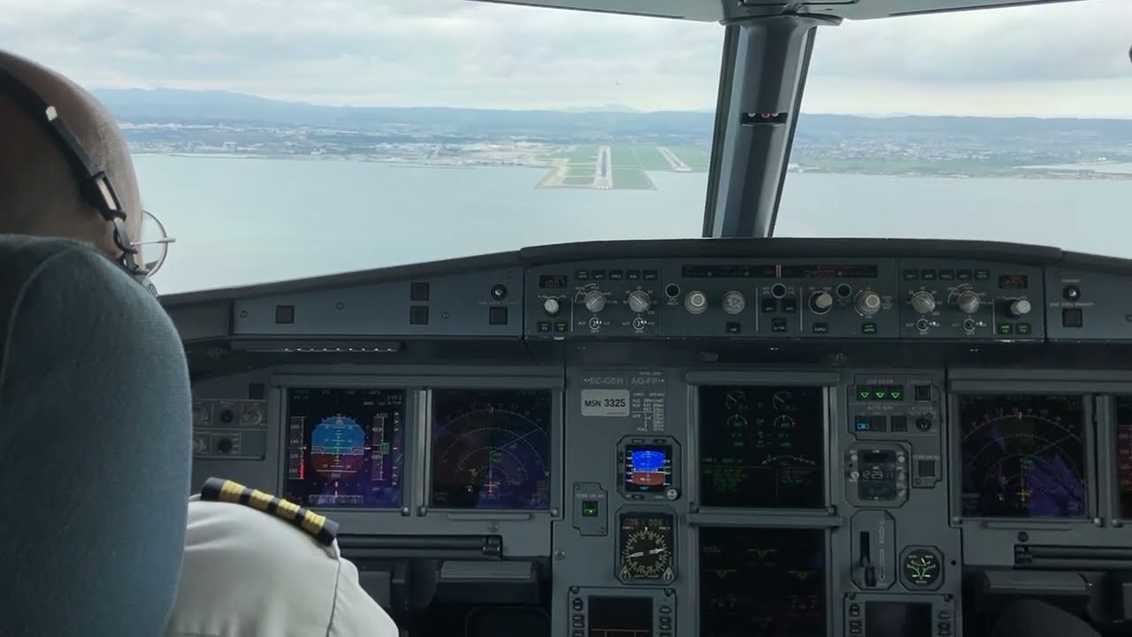 Volotea A320 Marseille atterrissage (cockpit landing)
