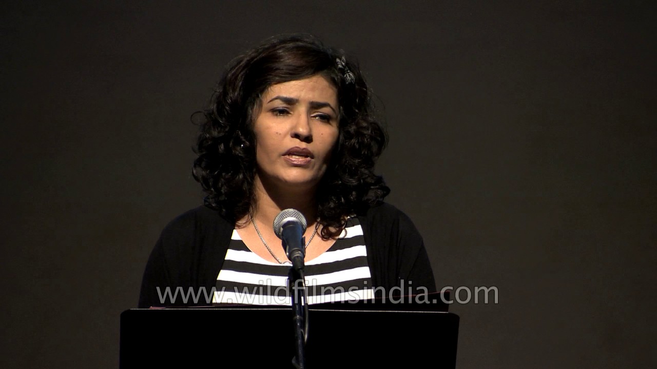 Venus Enayati chants Tahirih's poem in Persian