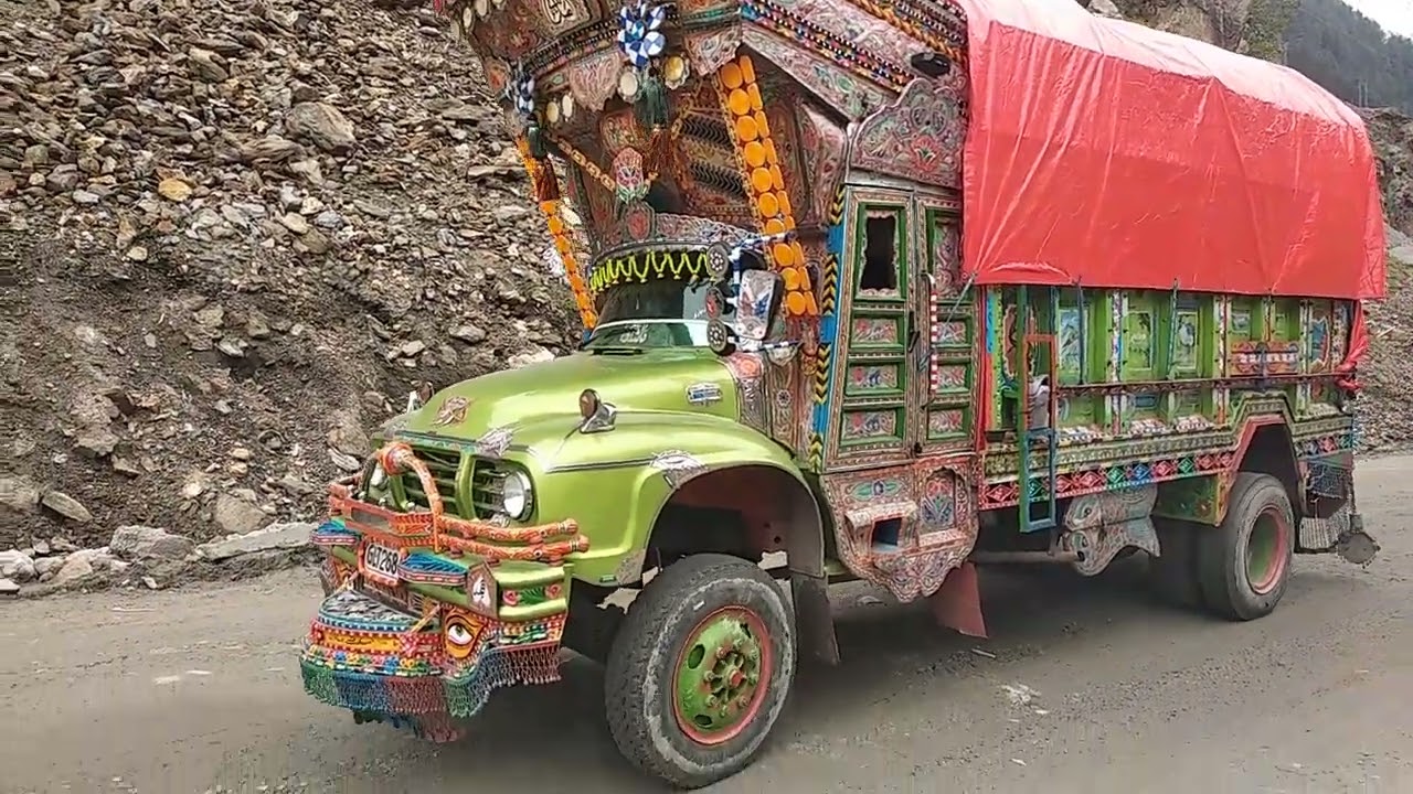 Hill Climbing With Bedford truck | Gilgit | Pakistani trucker