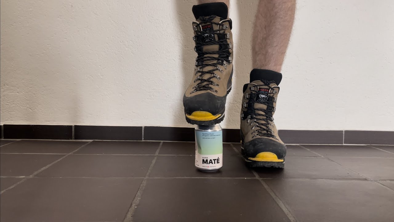 Hurrican Saltic Hiking Boot Shoeplay & Crushing | ASMR