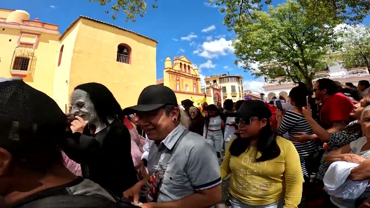 Desfile de los #Panzudos en San Crist&oacute;bal de Las Casas #Chiapas, en honor a la Virgen de la Merced
