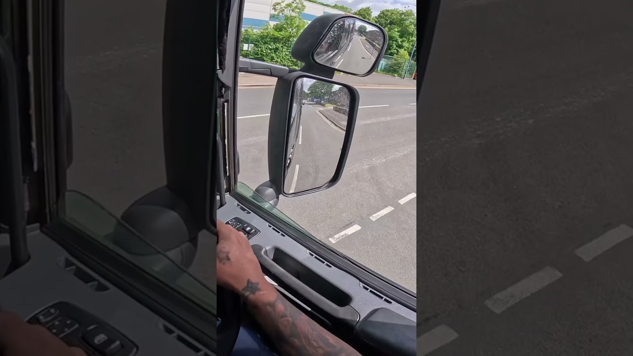 Truck driver stuck in difficult situation #trucker #truckinguk #truckerlife #truckinglife