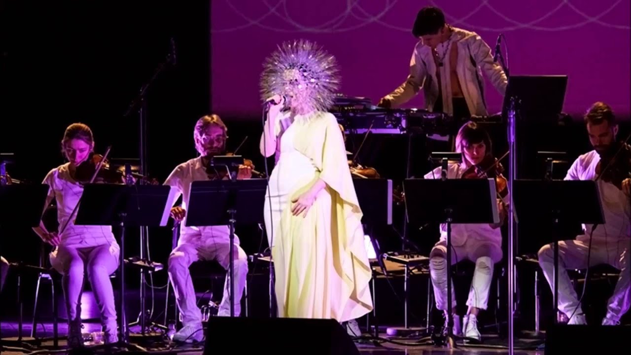 björk: atom dance (live @ city center, 01.04.2015)