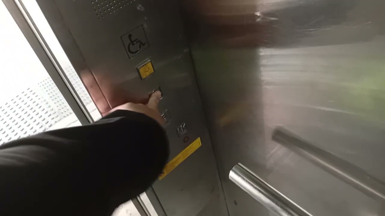 MTR Kowloon tong station Mitsubishi elevator 