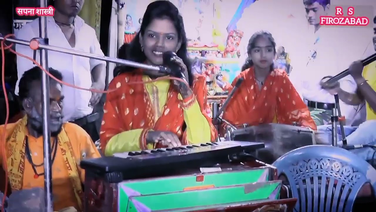 ##दुर्गे मां की आरती करते हुए सपना शास्त्री फिरोजाबाद मोबाइल नंबर 725294 4282###