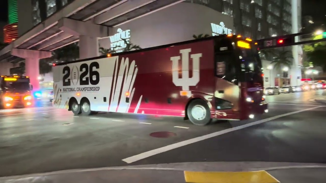 IU buses arrive in Downtown Miami!