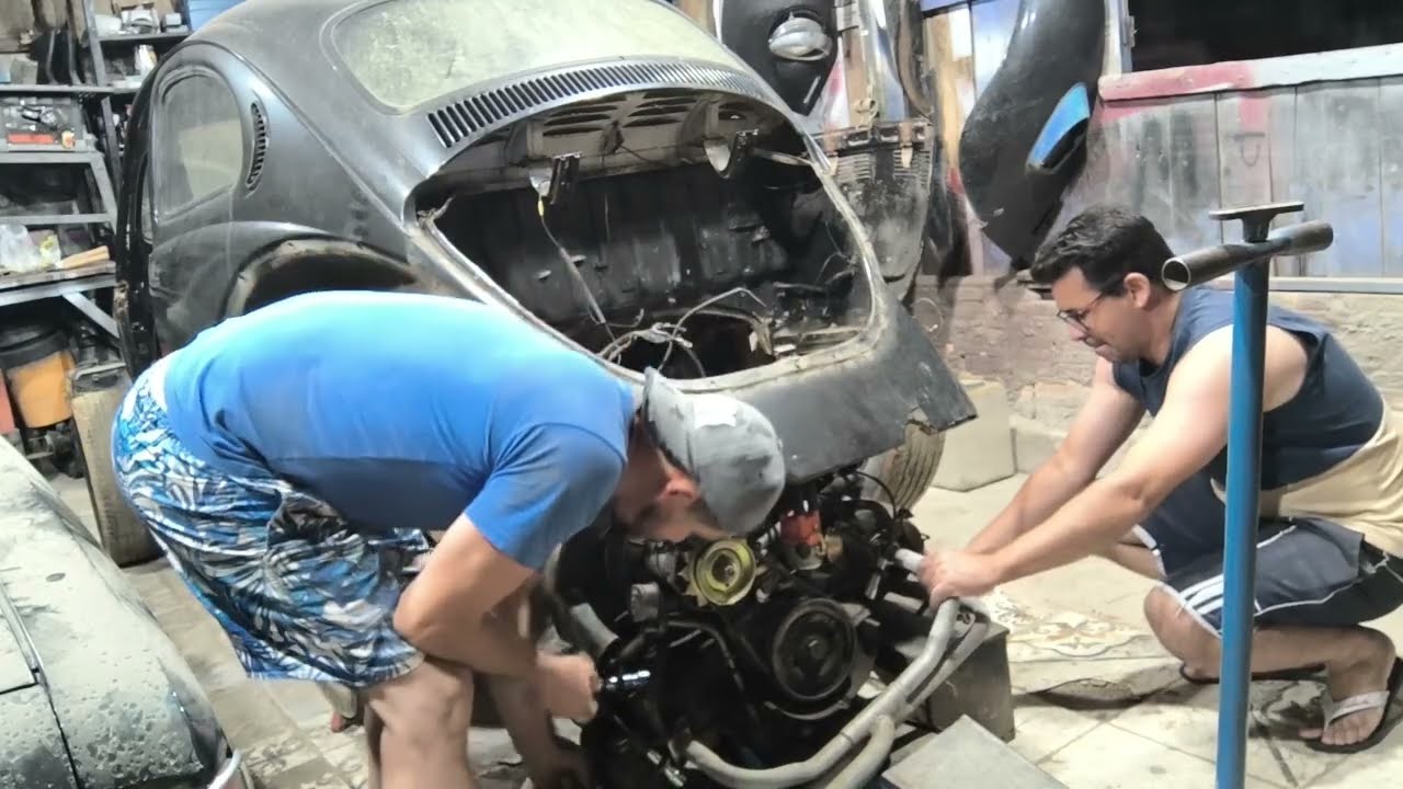 Resgate fusca 1974 parte 3 remoção da tinta e retirada do motor