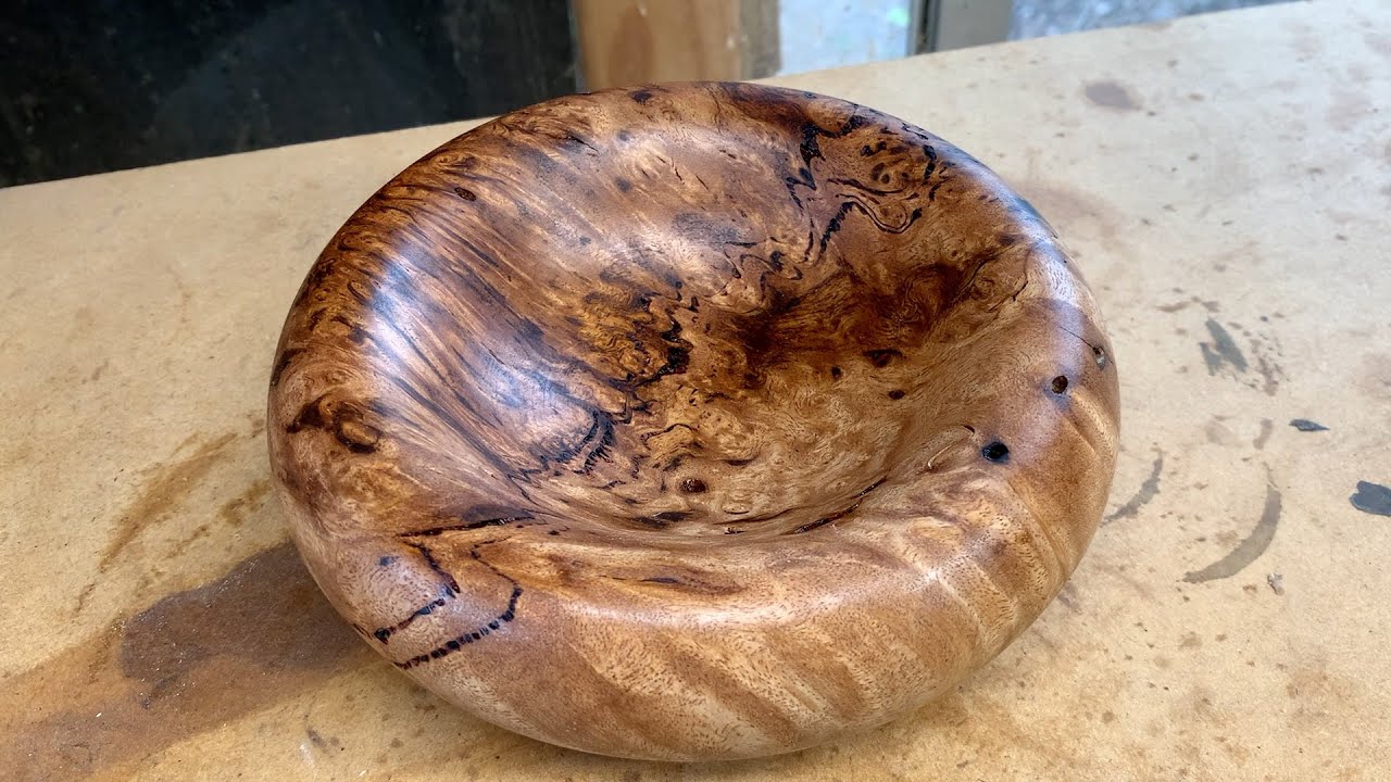Richard Raffan turning very dry Tasmanian eucalypt burl