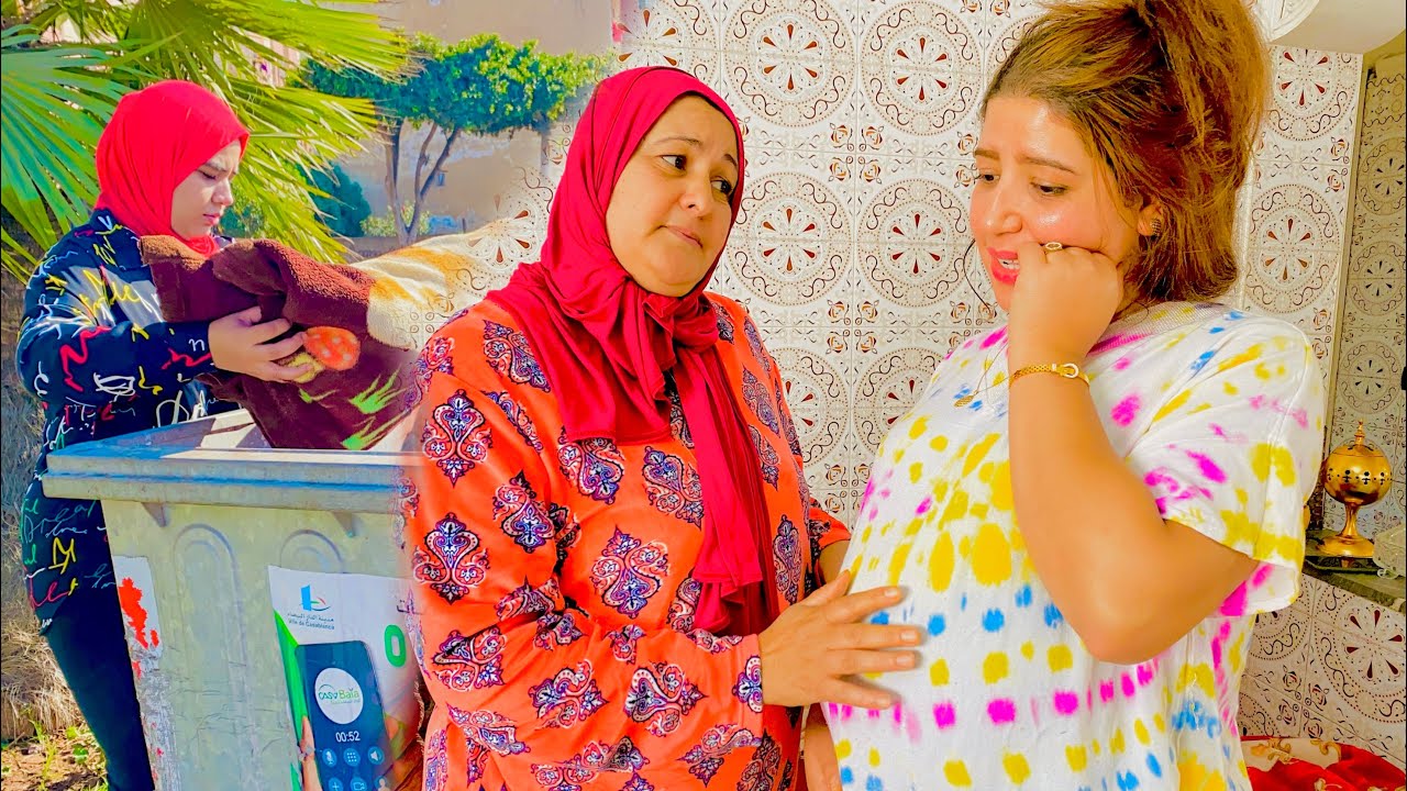 هددها زوجها بالطلاق فدفنت ابنتها حية 😰 ولكن الله على كل شيء قدير💔(رمت ابنتها في الازبال)