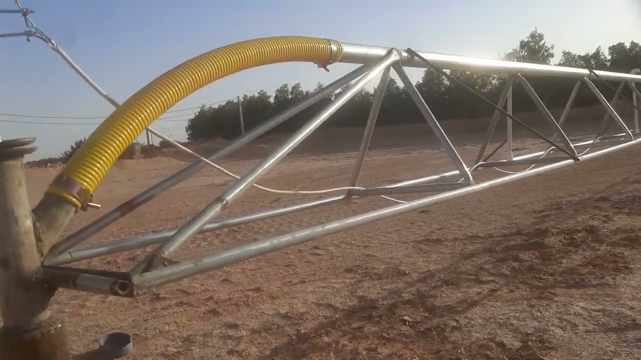 اول مرش محوري على بركة الله من اجل التمكن من السقي بالرش...اللهم بارك .