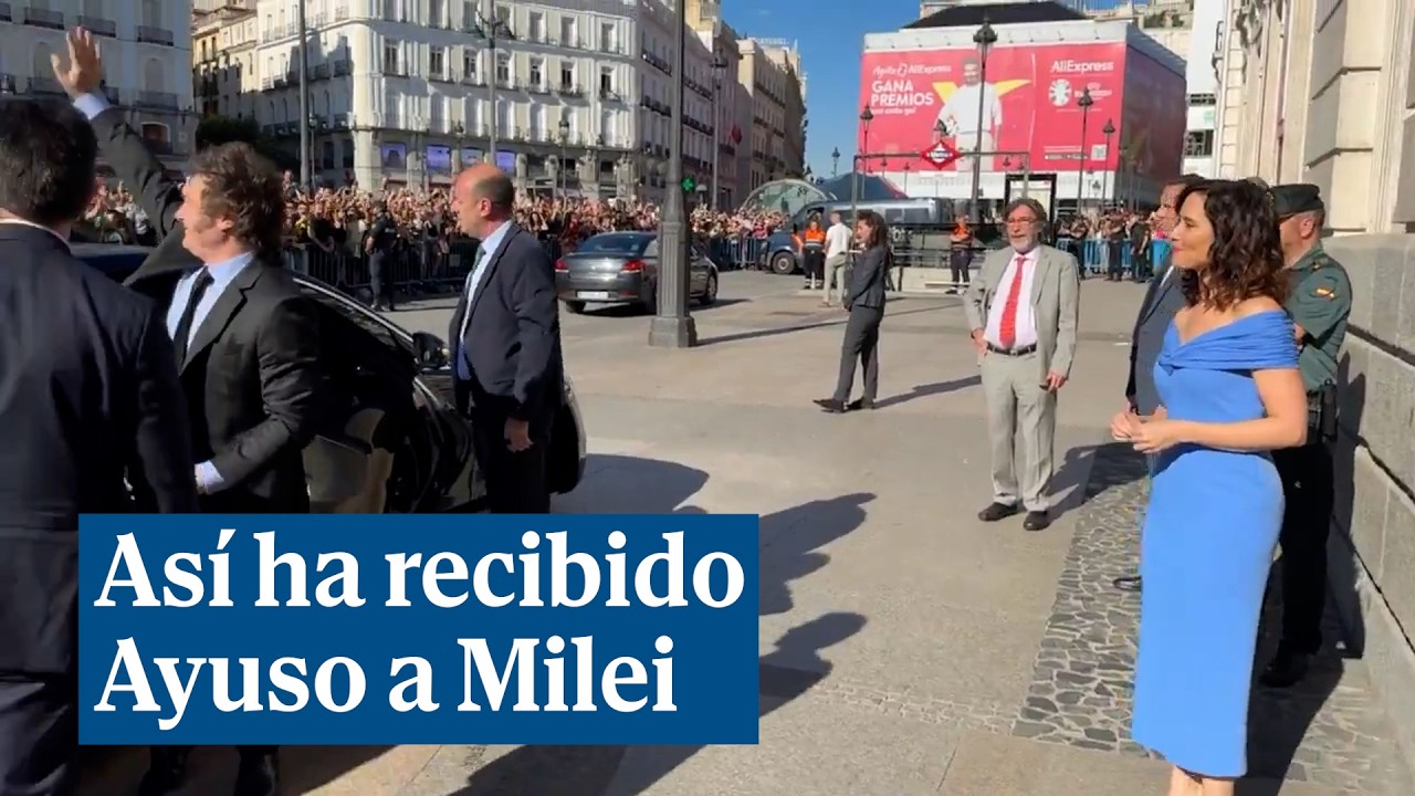 Ayuso recibe a Javier Milei en la Puerta del Sol