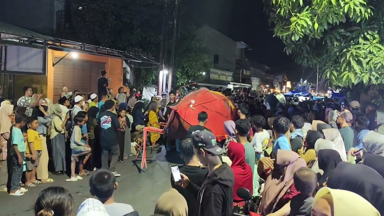 Rame sekali sknc simbang kulon night carnaval 2025  ada ogoh-ogoh dan kapal bajak laut