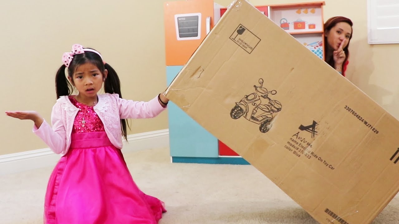 艾玛假装玩最佳儿童捉迷藏游戏Emma Pretend Play Best Hide and Seek Game
