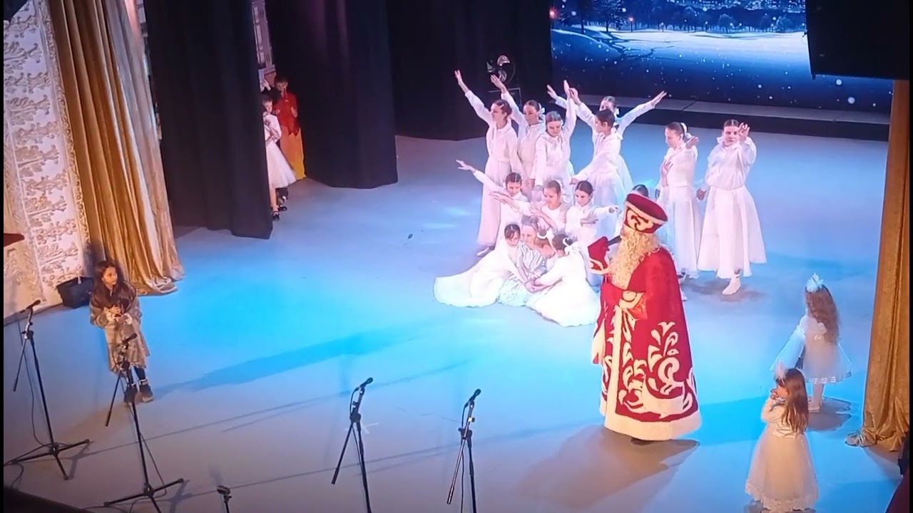 Танок сніжинок