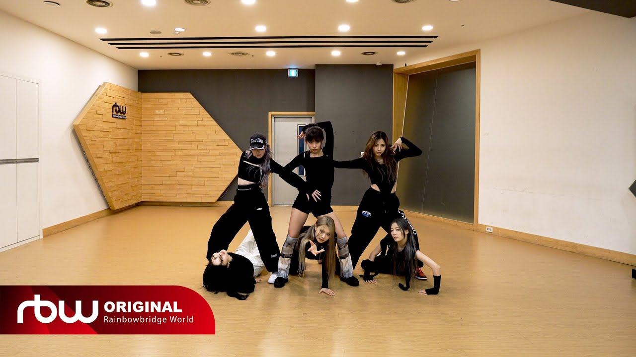 퍼플키스(PURPLE KISS) 'Intro : Save Me' Dance Practice