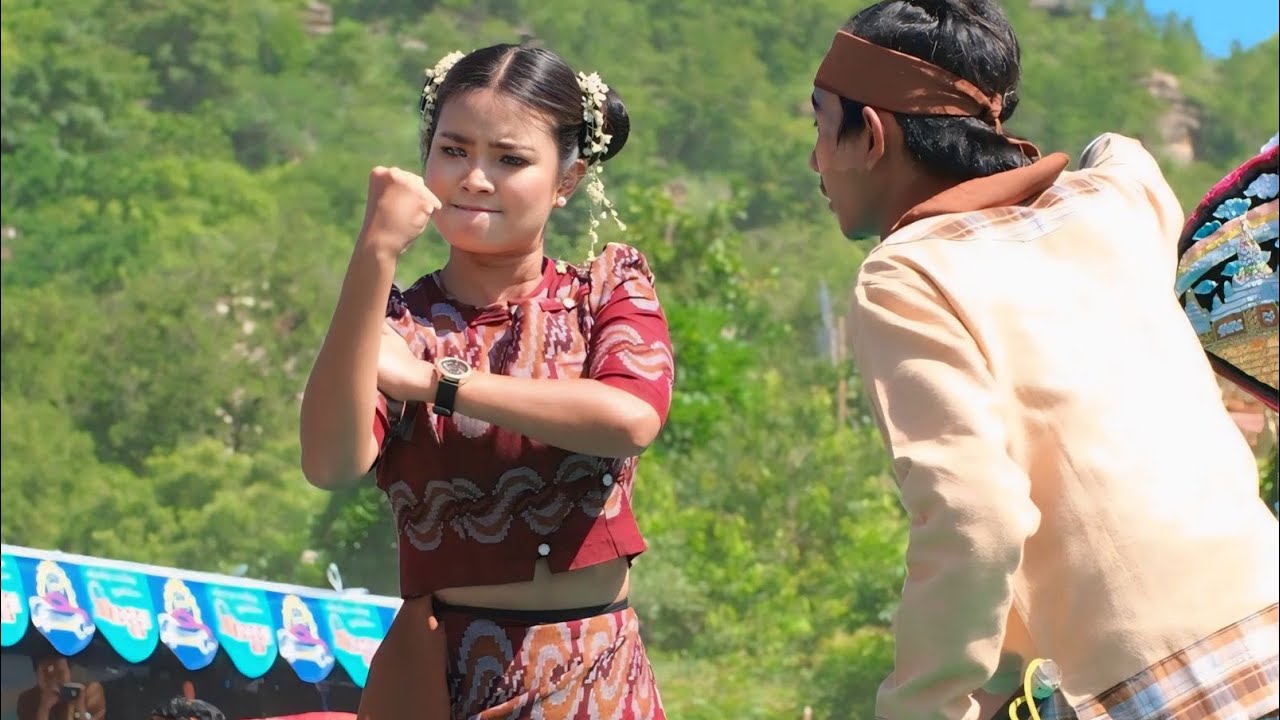 နာမည်းကြီးနေတဲ့ ဒွေးကျောက်ဆည်ဆင်ပွဲဖျော်ဖြေမှု 