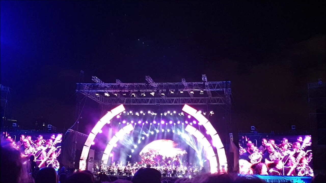 הפילרמונית בניצוחו של זובין מהטה ביצירה Overture 1812 ומופע זיקוקים מרהיב בסיומה