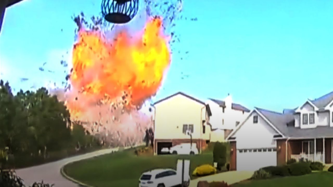 TOP 10 Explosiones de Tanques de Almacenamiento Creando Bombas Gigantes