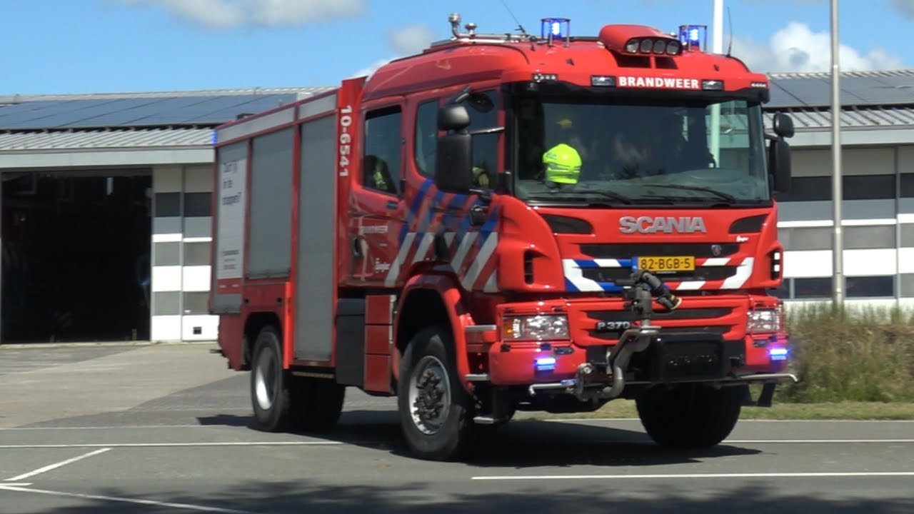 Prio 1 Brandweer TS 10-6541 TW 10-5982 / Politie / met spoed naar landbouwvoertuigbrand op Texel