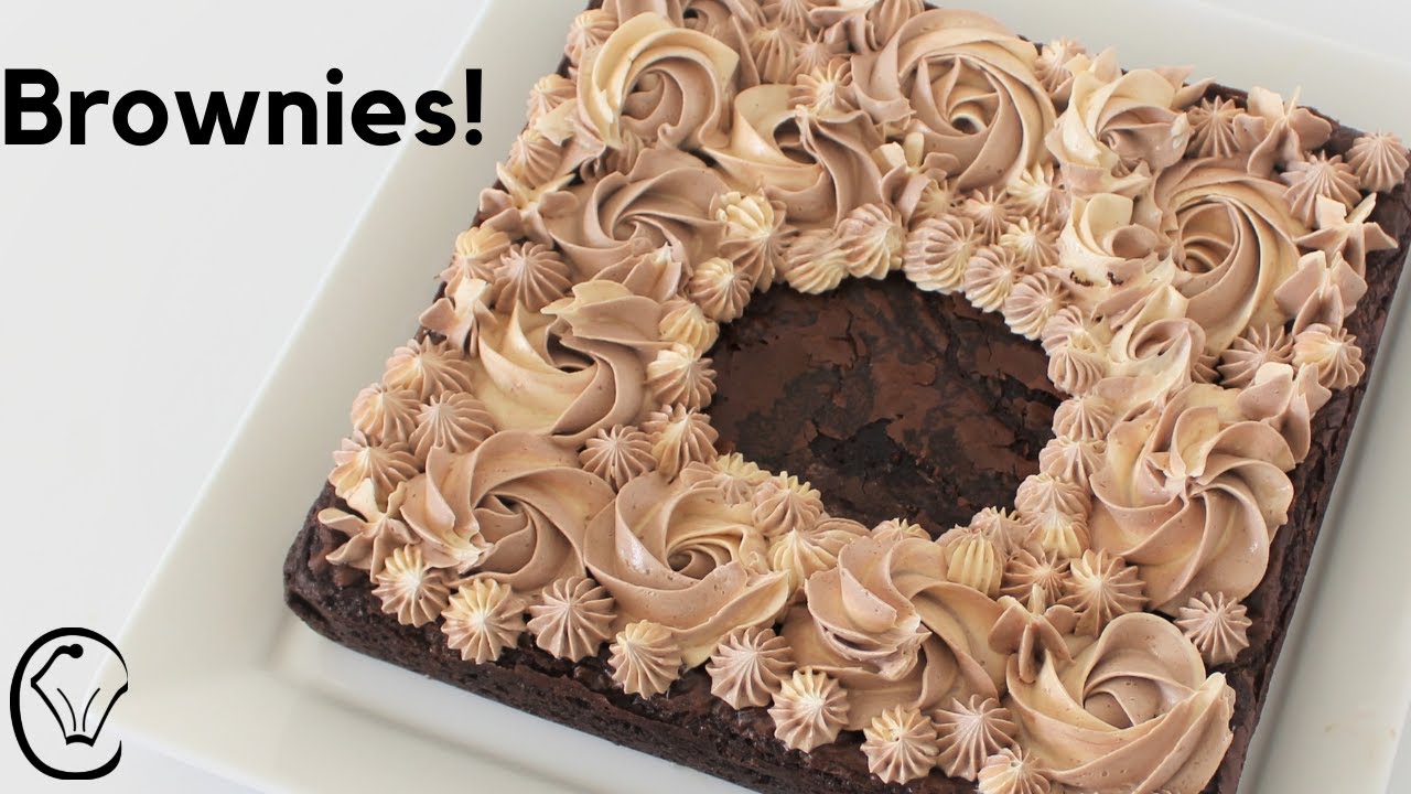 Fudgy Brownies ТАК вкусные и ЛЕГКИЕ в приготовлении! Украшен сливочным кремом из сгущенного молока
