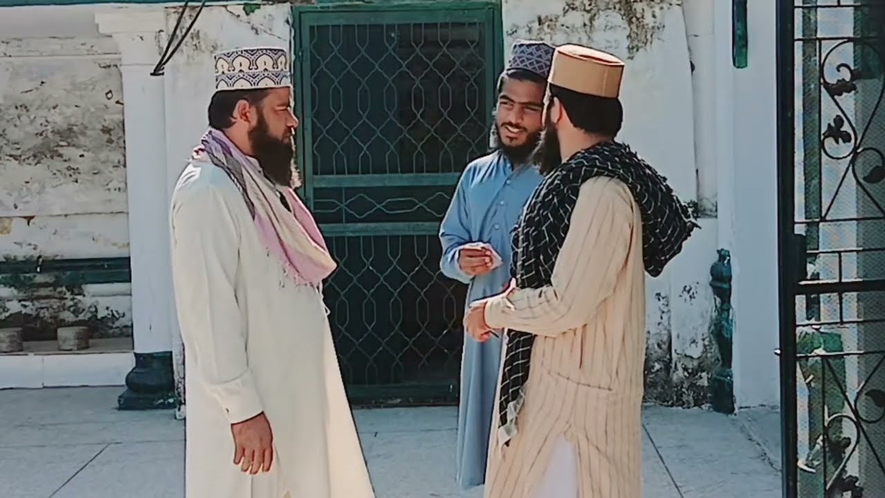 مولوی صاحب نے مسجد میں آنے والوں کو 1000 روپے انعام کا اعلان Molvi Sahib ne Masjid Man Ane walon ko