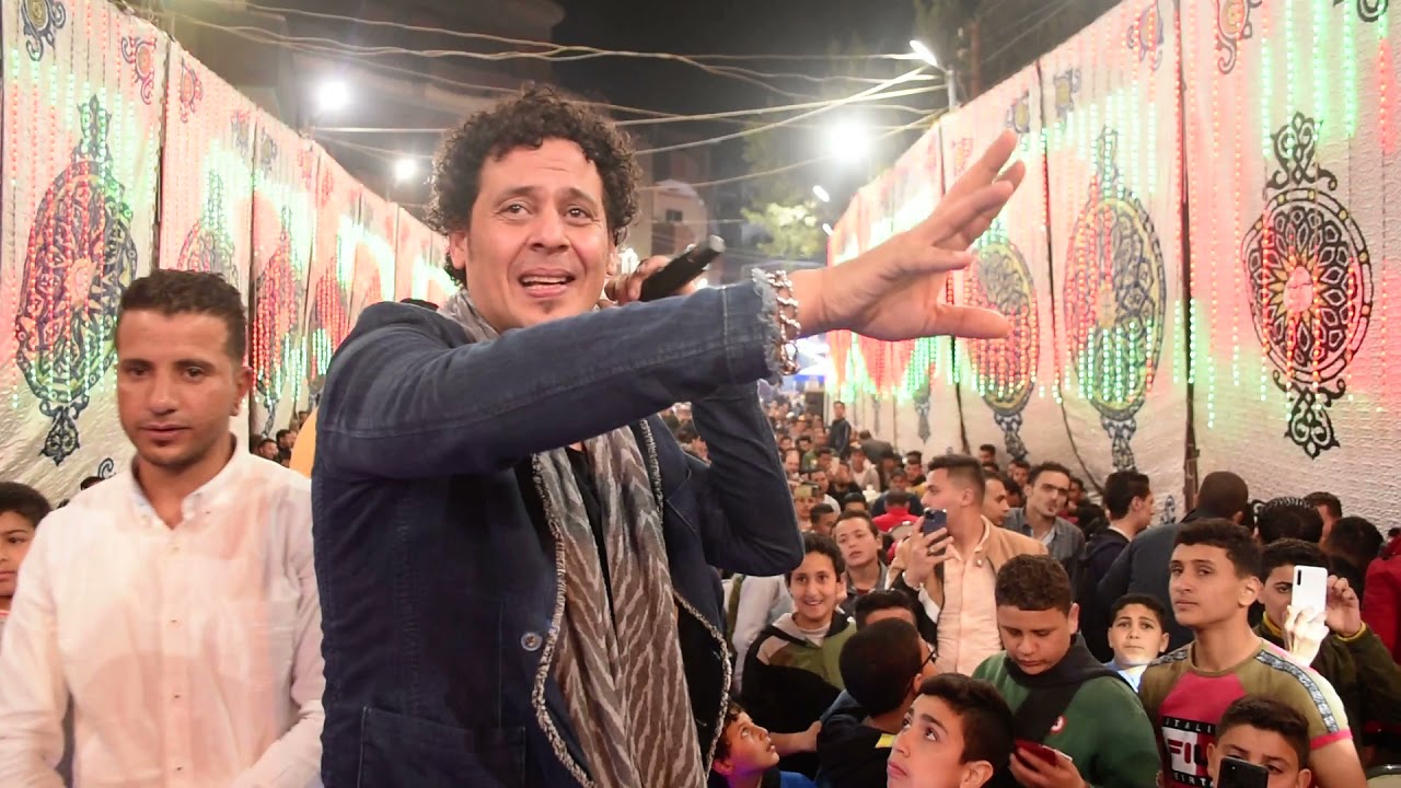 تامر النزهي بيغني عشق البنات ويولع الفرح والجمهور كله بيقول اااااااه مع الصاروخ محمد حمدي أبوتريكة
