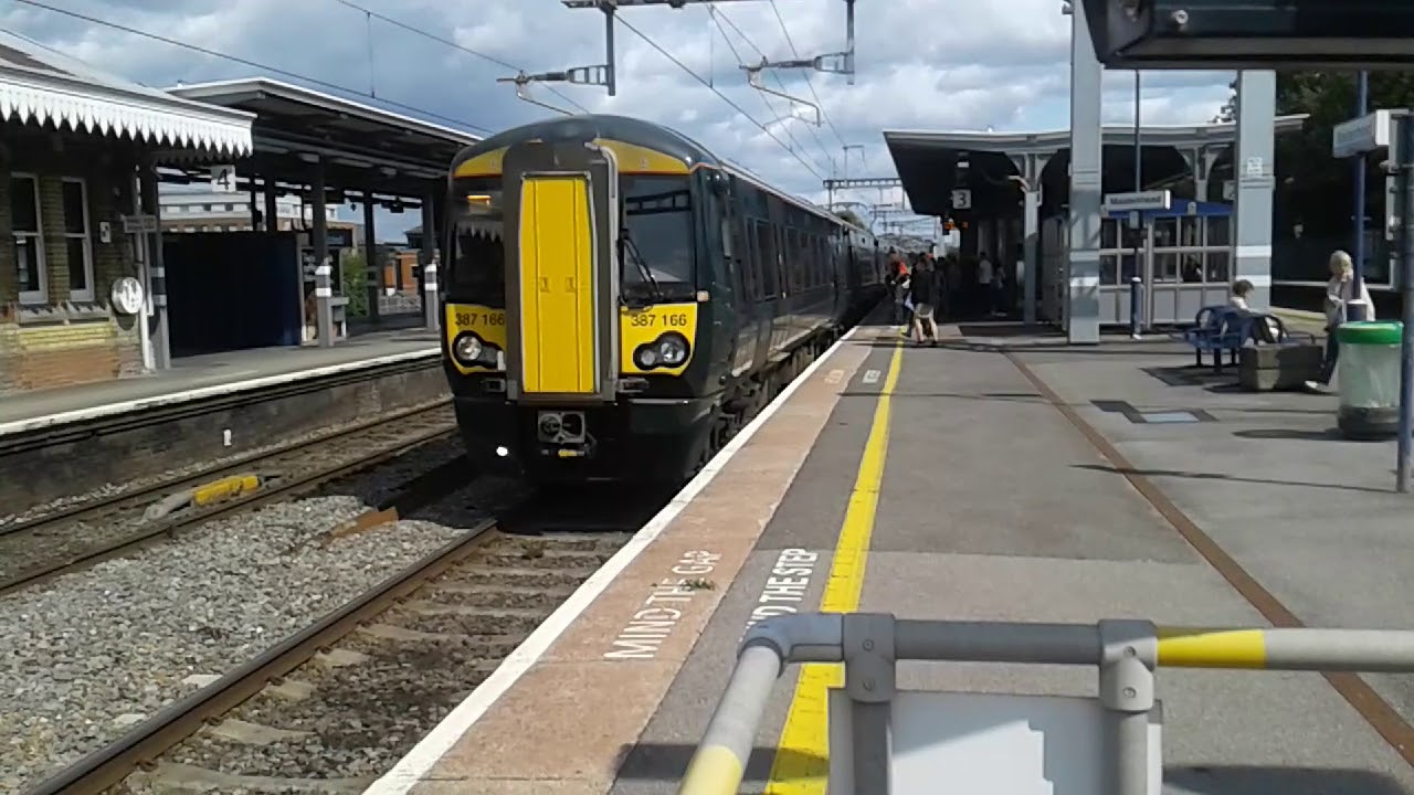 Trains at: Maidenhead, GWML, 25/08/18