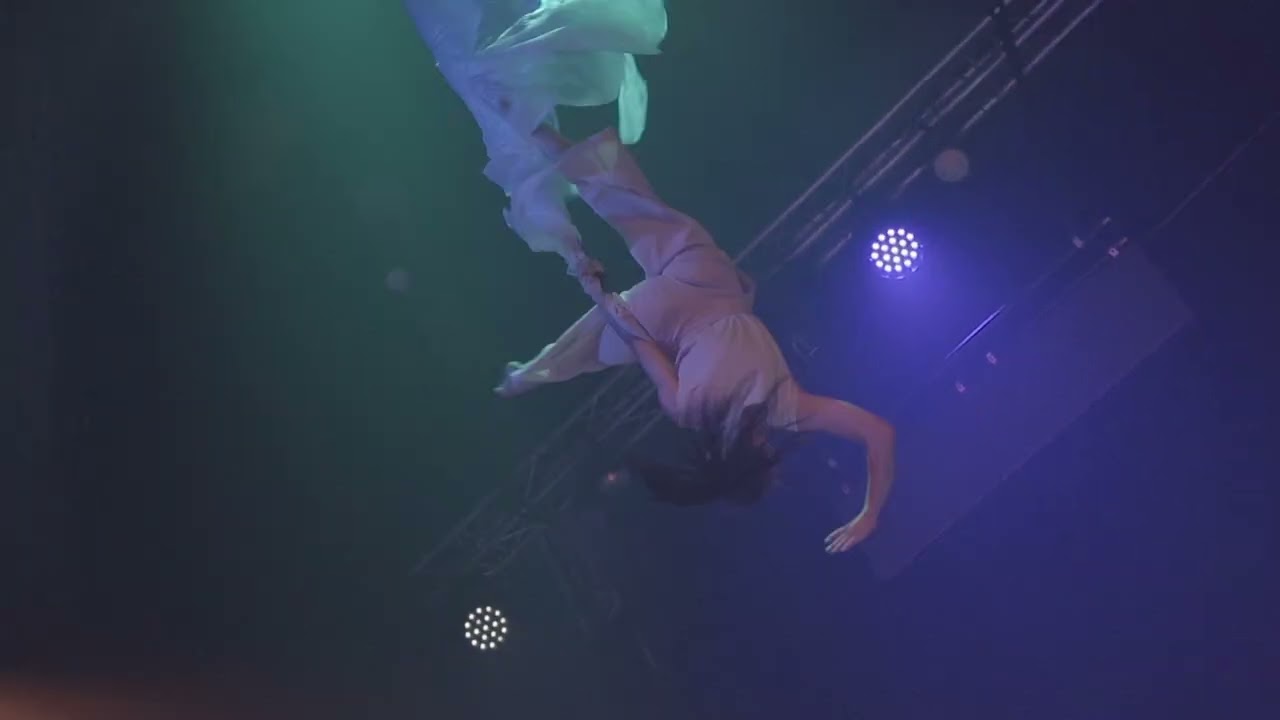 Spotlight Berlin Circus Festival: Ella Hummel – Aerial straps