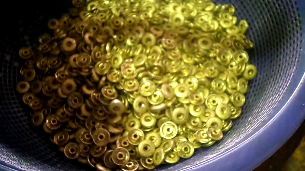 snap button making system